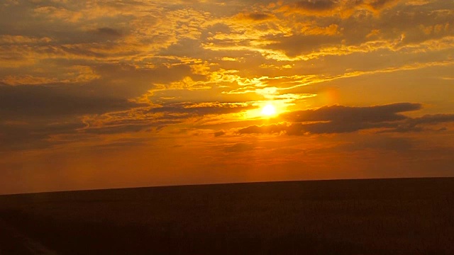 火红的夕阳天空。视频素材