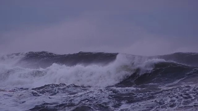 恶劣天气下的暴风雨海浪气旋飓风风视频素材