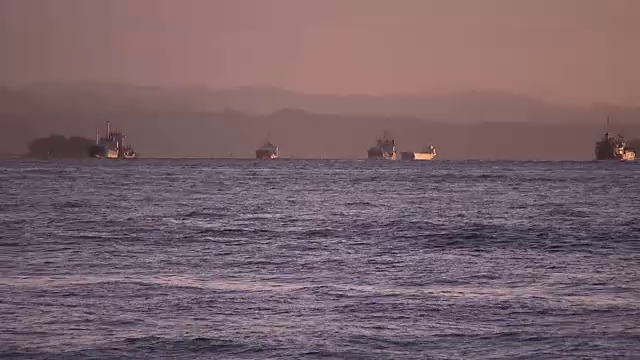 日本黎明时分的Kanmon海峡视频素材