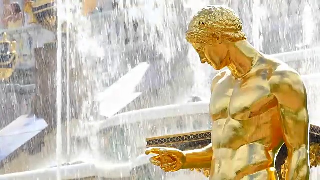 Peterhof.Fountains.Statues.Slow运动。圣彼得堡视频素材