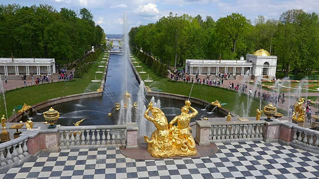 Peterhof.Fountains.Statues.Slow运动。圣彼得堡视频素材