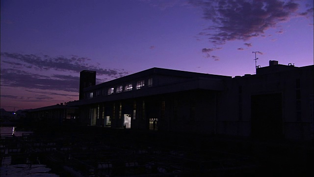 日本山口市马关市的夜制院市场视频素材