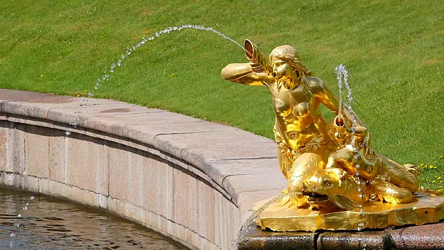 Peterhof.Fountains.Statues.Slow运动。圣彼得堡视频素材