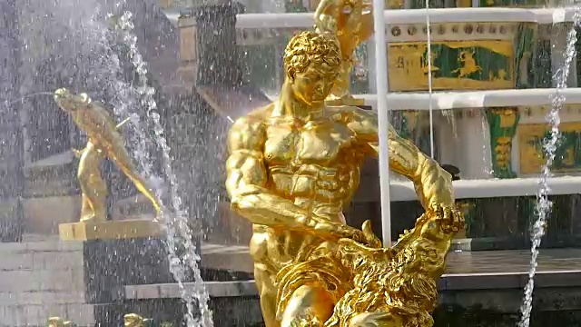 Peterhof.Fountains.Statues.Slow运动。圣彼得堡视频素材