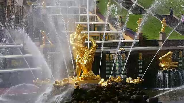 Peterhof.Fountains.Statues.Slow运动。圣彼得堡视频素材