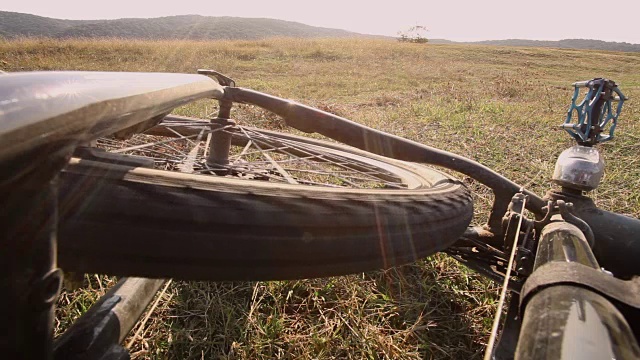 山地自行车自行车-自行车碰撞户外视频素材