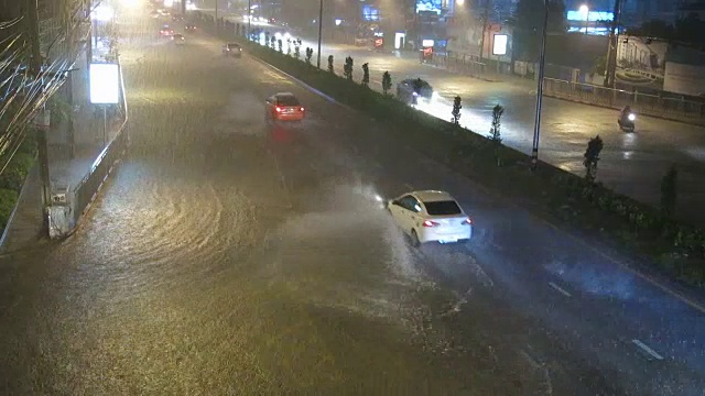 汽车和大雨视频素材