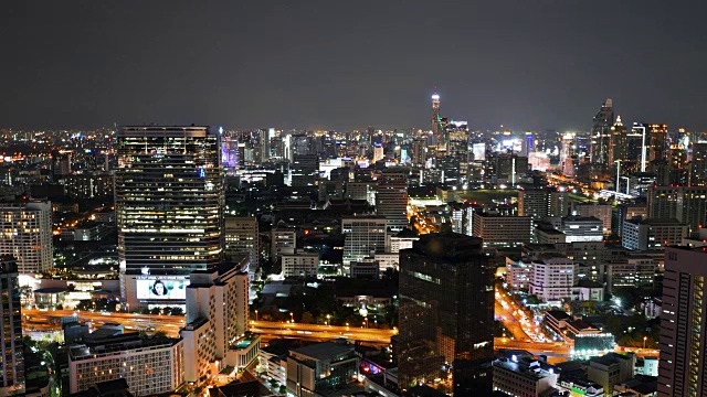 曼谷的夜景。曼谷是泰国的首都，也是一个受欢迎的旅游目的地。视频素材