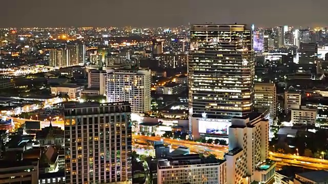 曼谷的夜景。曼谷是泰国的首都，也是一个受欢迎的旅游目的地。视频素材