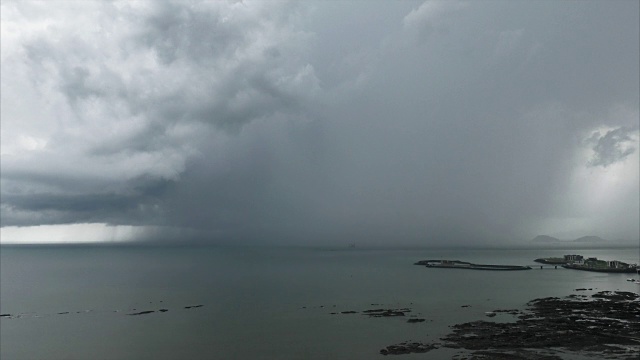 云景和海上雷雨视频素材