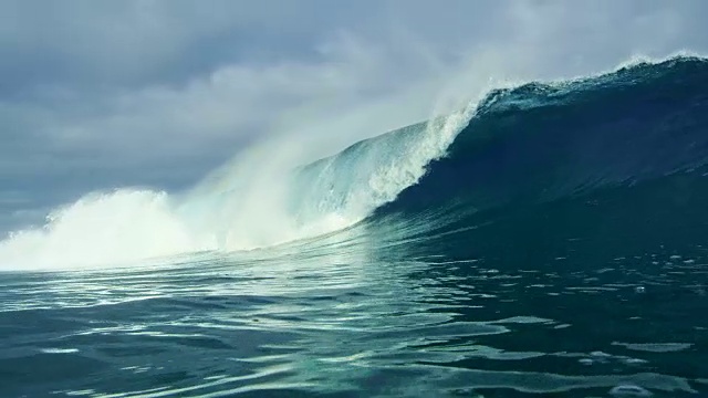 蓝色的海浪视频素材