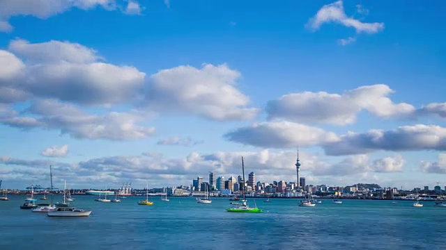 时间流逝-美丽的云景移动海湾港口，奥克兰，新西兰视频素材