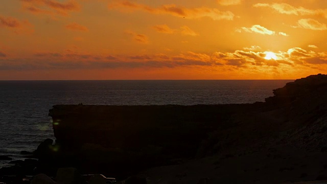 海上美丽日落的时间流逝视频素材