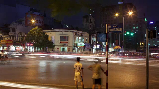 越南河内夜间交通紧张的时间视频素材