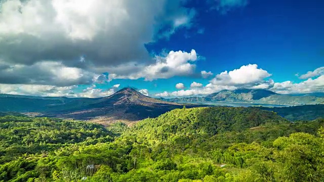 FullHD间隔拍摄。火山Gunung Batur的全景。2015年7月15日，印度尼西亚巴厘岛视频素材