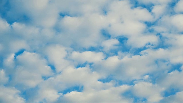 云在天空上飘过视频素材