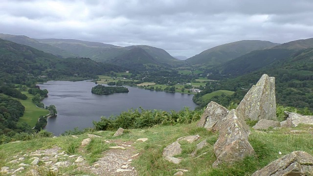 湖和山的全景，英国视频素材