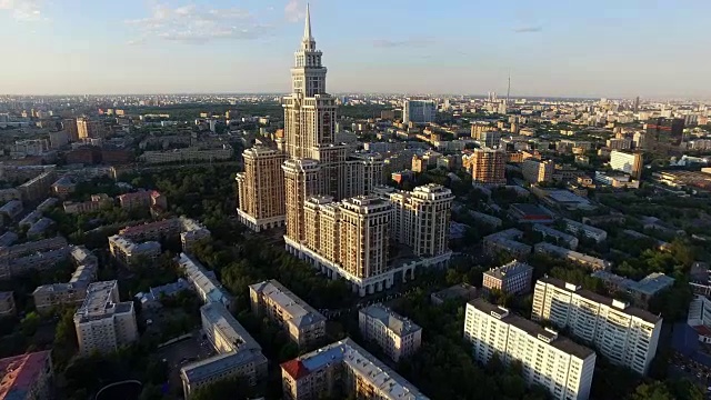 空中莫斯科地区的建筑和房屋的城市景观视频素材