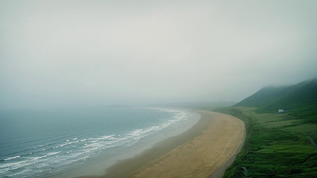 雾天的海岸景观视频素材