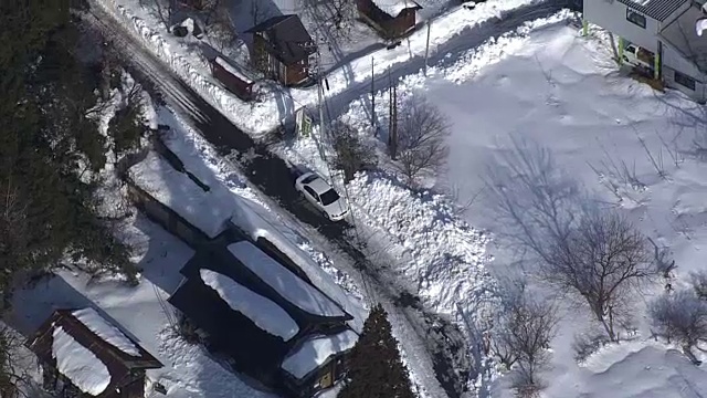 空中，东京日原市白雪覆盖的村庄视频素材