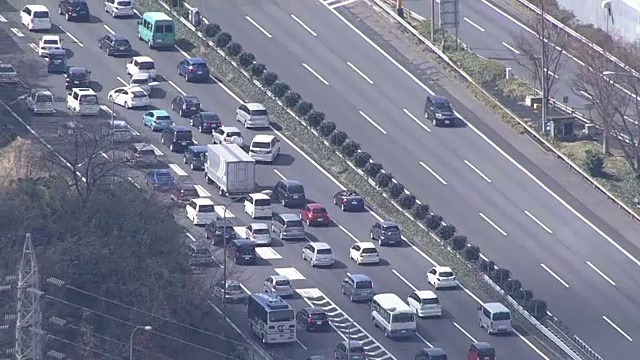 日本通美高速公路上的空中交通堵塞视频素材