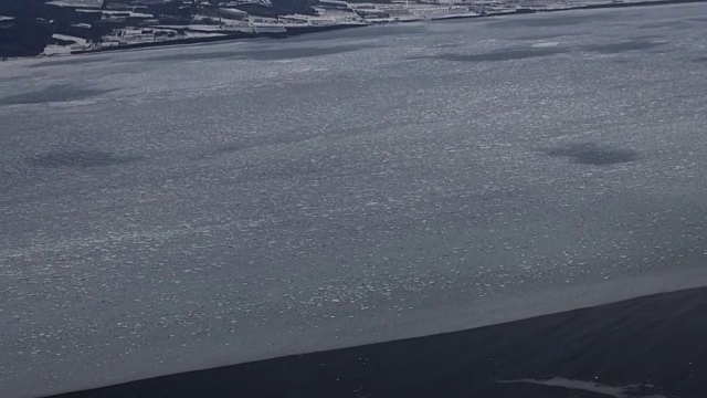 日本北海道鄂霍次克海中漂浮的冰视频素材