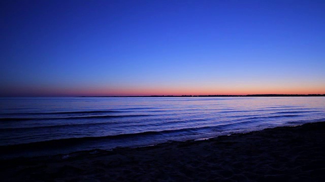 海滩上的日出。视频素材