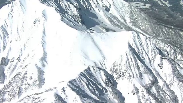 鸟取县复杂火山大山的空中小屋，日本视频素材