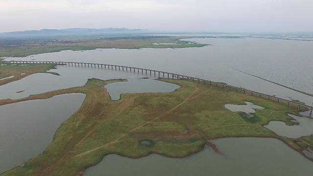 鸟瞰图pasak cholasith大坝在泰国中部的lopburi视频素材