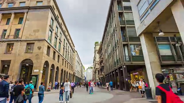 意大利日米兰著名城市中心Corso vittorio emanuele步行全景4k时间流逝视频素材