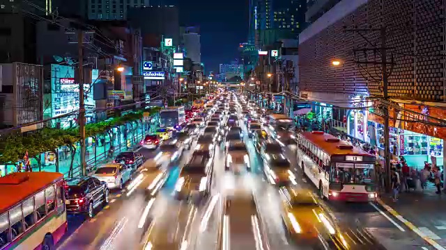 泰国夜间街道交通市中心大桥全景4k时间推移视频素材