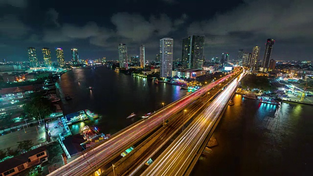 泰国夜间曼谷湄南河大桥交通全景4k时间推移视频素材