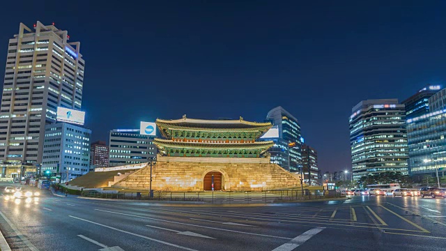 南大门(Sungnyemun)时间流逝在晚上，首尔，韩国，高清时间流逝视频素材