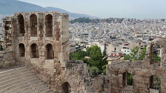 希腊雅典卫城帕台农神庙附近的古老剧院视频素材