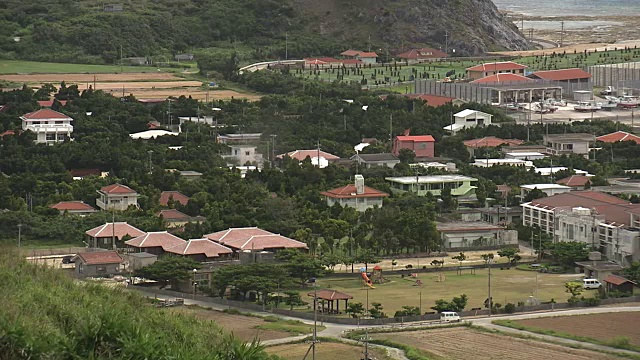 日本冲绳岛Tonaki岛的一个村庄视频素材