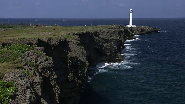 日本冲绳岛赞帕角的灯塔视频素材