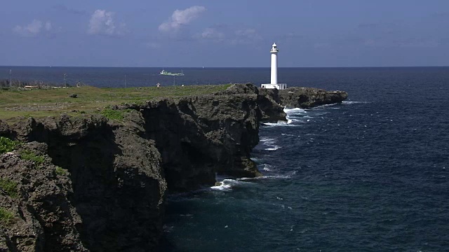 日本冲绳岛赞帕角的灯塔视频素材