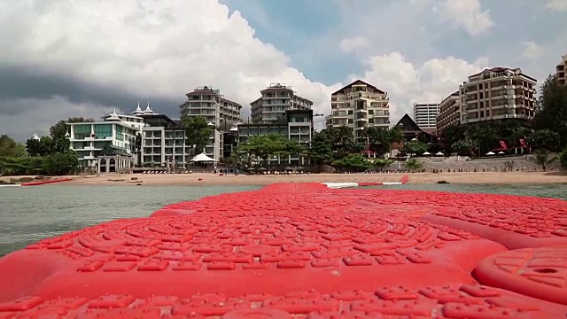 泰国芭堤雅的暹罗湾岸边的建筑视频素材