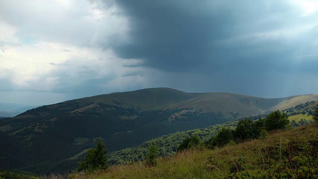 山区雨云的时间流逝视频素材