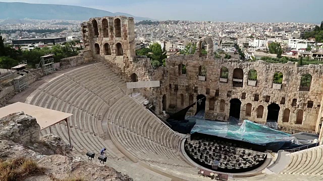希腊雅典卫城帕台农神庙附近的古老剧院视频素材
