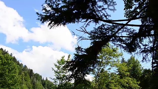 群山映衬着天空视频素材