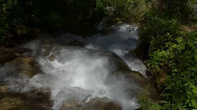 有急流的山河视频素材