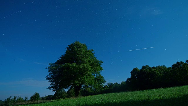 星空旋转太空天文摄影延时，山林山林视频素材