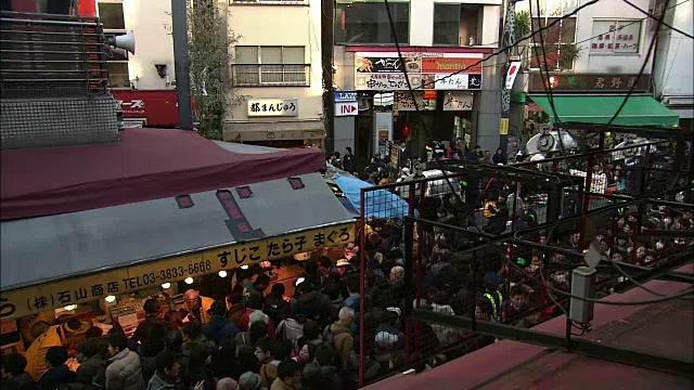 Ameyoko，繁忙的市场街，东京，日本视频素材