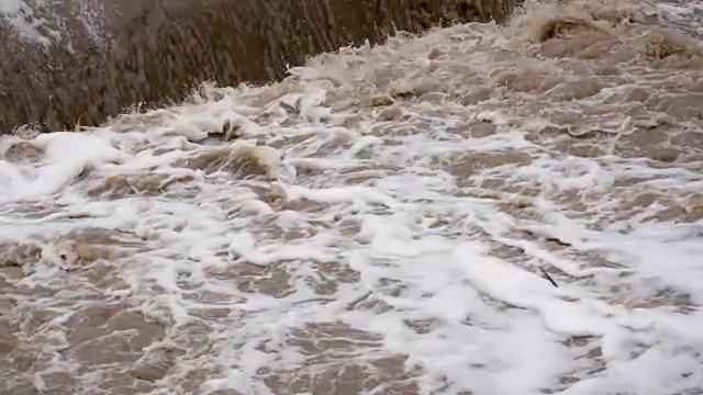 洪水后的溪流视频素材