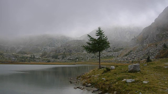 阿尔卑斯山Dolomites的Cornisello湖视频素材