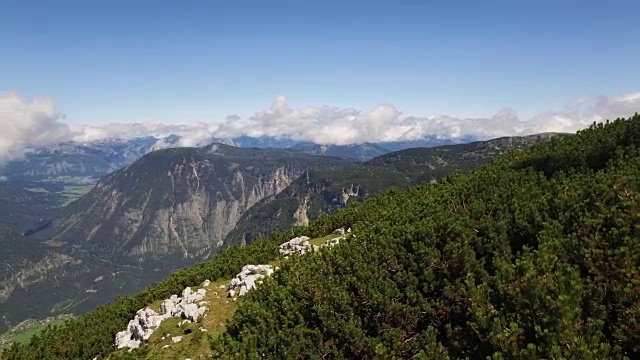 从达赫斯坦到哈尔斯塔特湖的全景山景视频素材