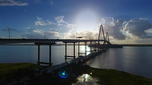 4k空中史诗电影Arthur Ravenel Jr. Bridge Charleston SC视频素材