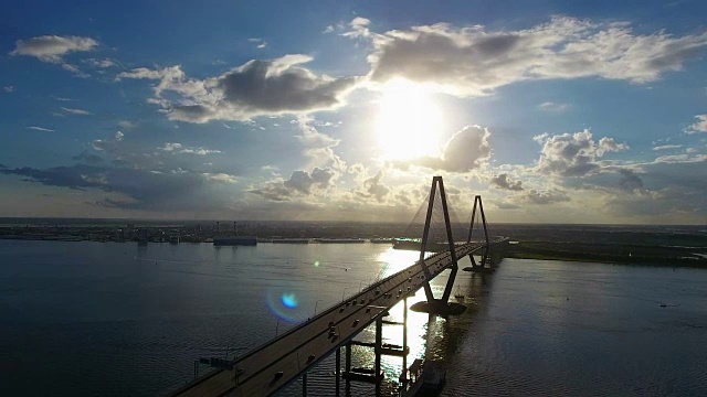 4k空中史诗电影Arthur Ravenel Jr. Bridge Charleston SC视频素材