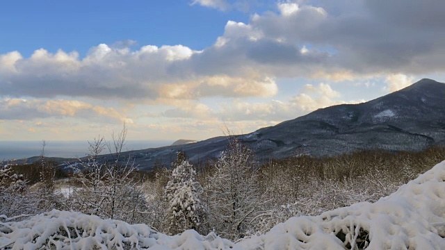 日落时分的雪山森林，时光流逝视频素材